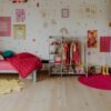 Kleiderständer für Kinder mit Regalen