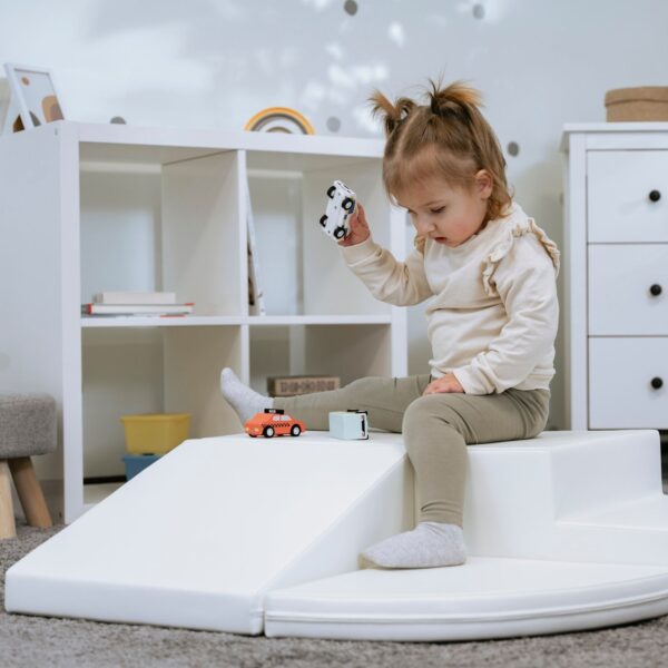 iglu-corner-climber-white-35c7bac2.jpg Soft Play 5 Foam Block Set - White Corner Climber