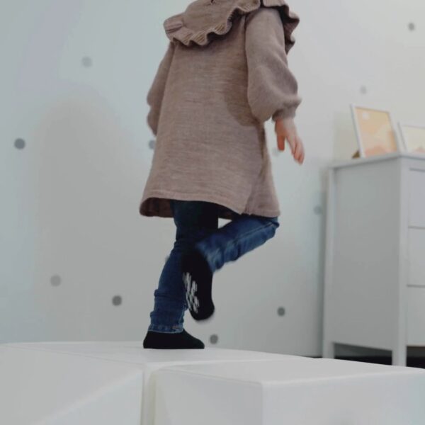 iglu-corner-climber-white-6a0775aa.jpg Soft Play 5 Foam Block Set - White Corner Climber