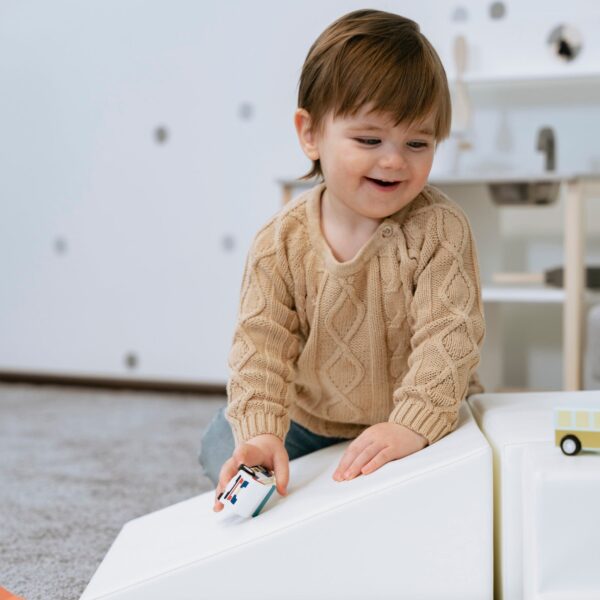 iglu-corner-climber-white-a31cd0e5.jpg Soft Play 5 Foam Block Set - White Corner Climber