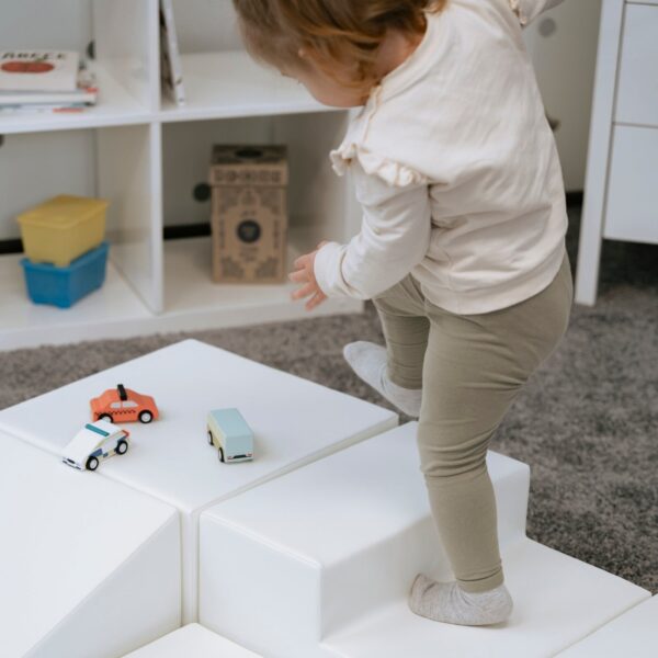 iglu-corner-climber-white-eba63480.jpg Soft Play 5 Foam Block Set - White Corner Climber