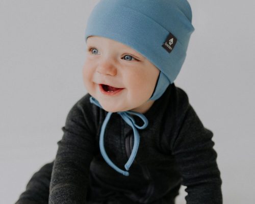 MIKA-adriatic-blue-merino-baby-hat-model3-1000x1500